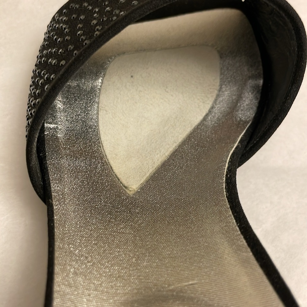 Stuart Weitzman 2” Heel Slides. In Perfect Condit… - image 5